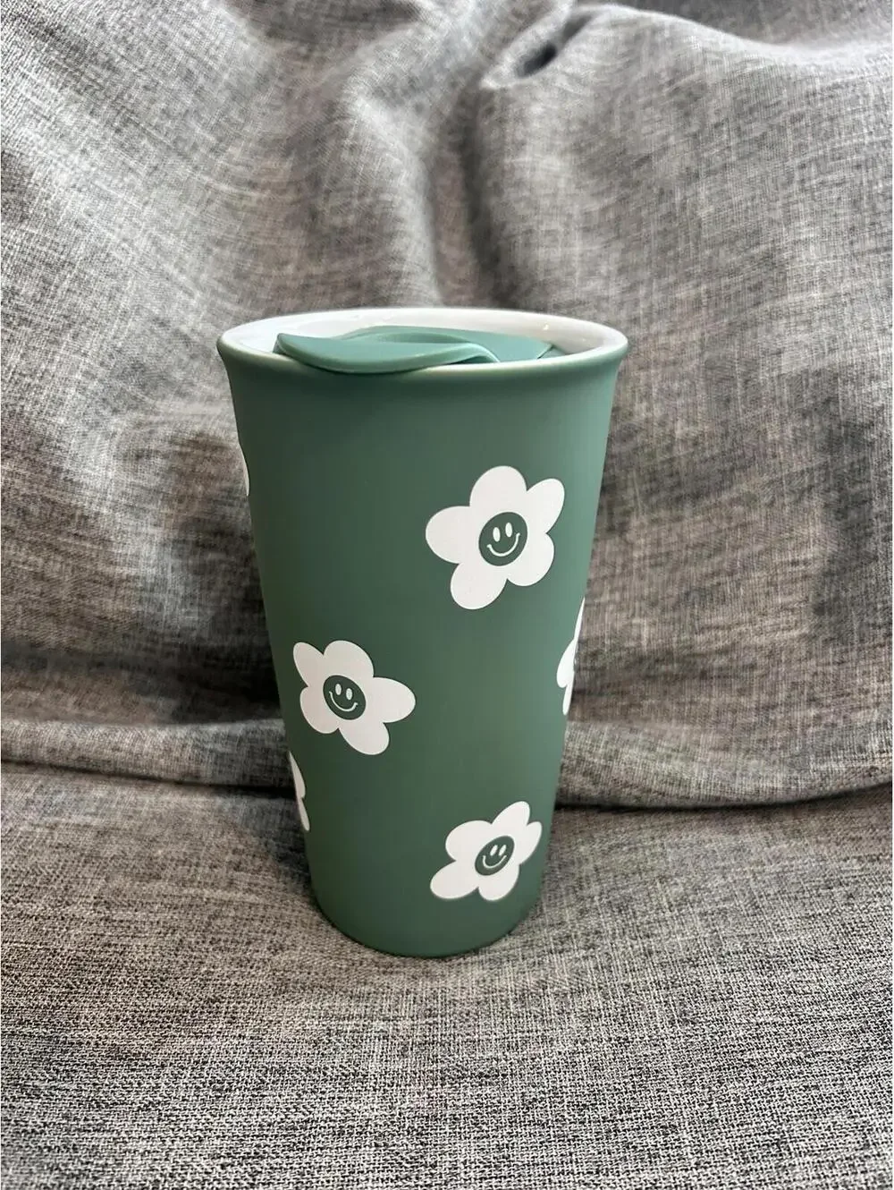 Sunday Morning Ceramic Travel Mug With Lid 18 Oz Green Happy Face Flowers Smile